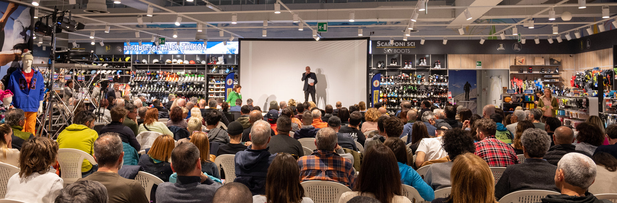 Pubblico alla serata "A tu per tu con i grandi dello sport" con Alex Txikon a Brescia